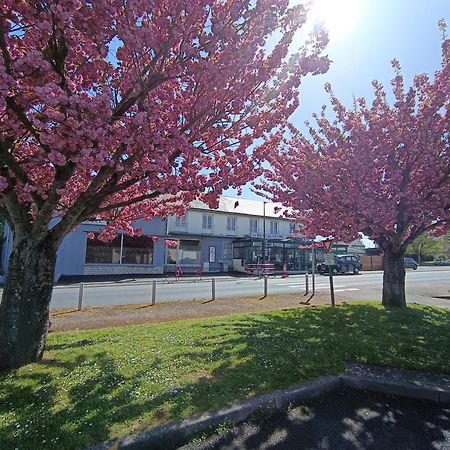 Le Relais Du Velors Hotell Beaumont-en-Véron Exteriör bild