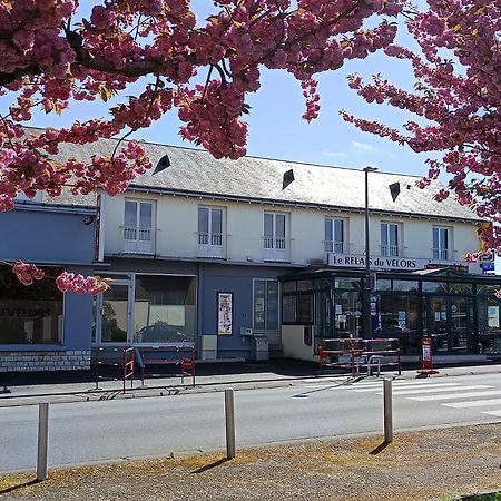 Le Relais Du Velors Hotell Beaumont-en-Véron Exteriör bild