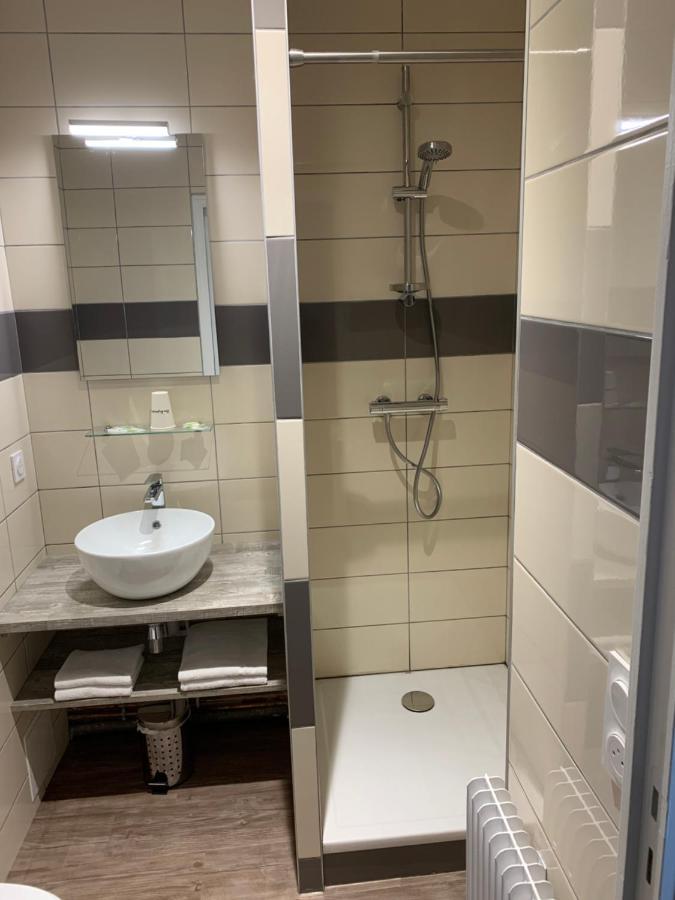 Le Relais Du Velors Hotell Beaumont-en-Véron Exteriör bild