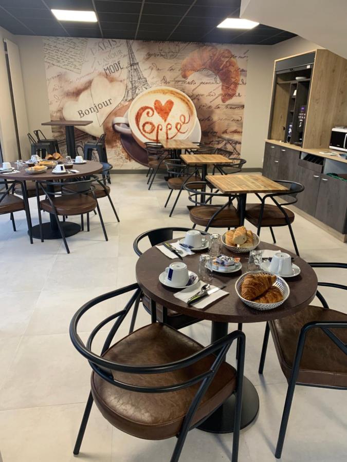 Le Relais Du Velors Hotell Beaumont-en-Véron Exteriör bild