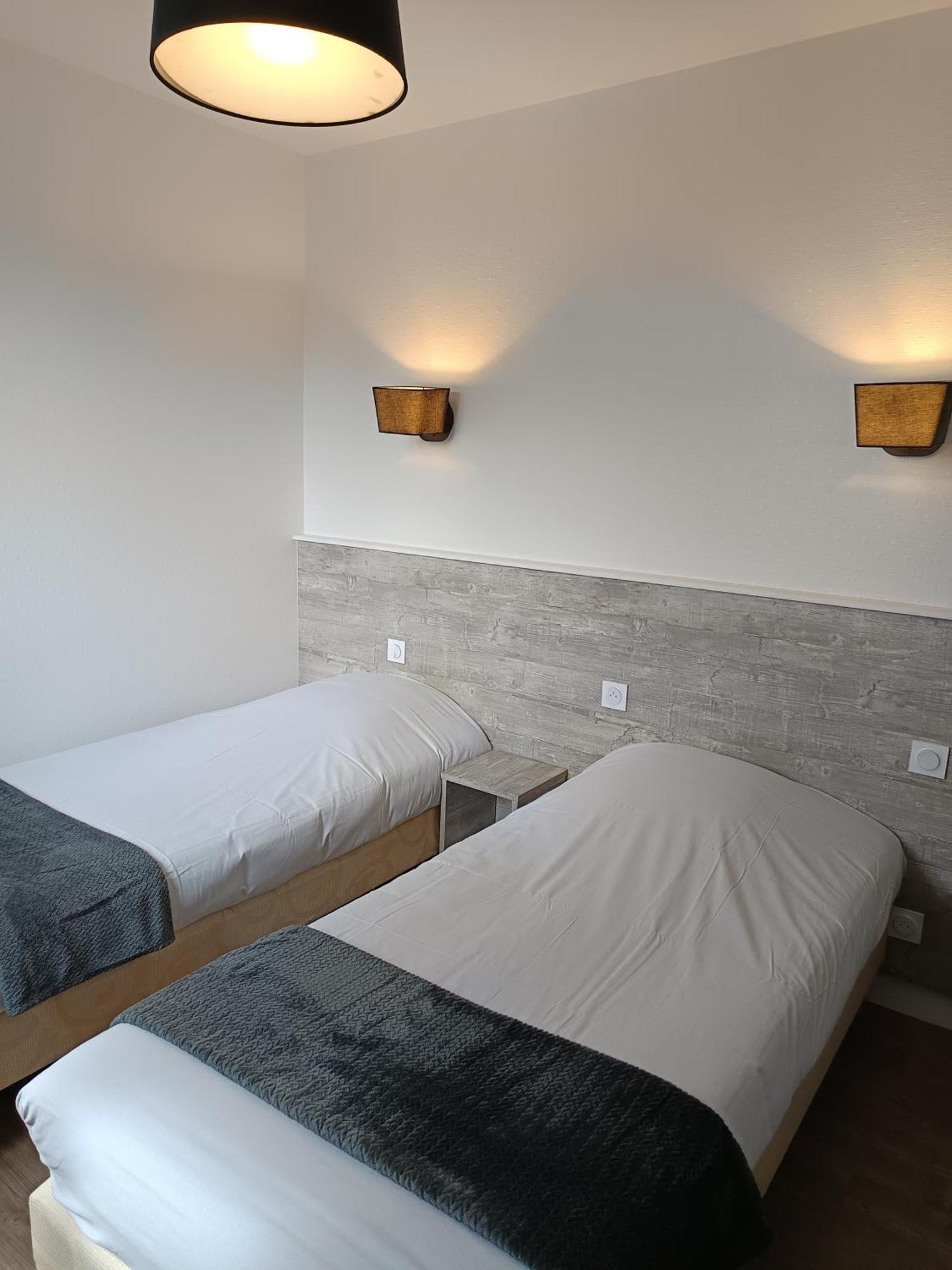 Le Relais Du Velors Hotell Beaumont-en-Véron Exteriör bild
