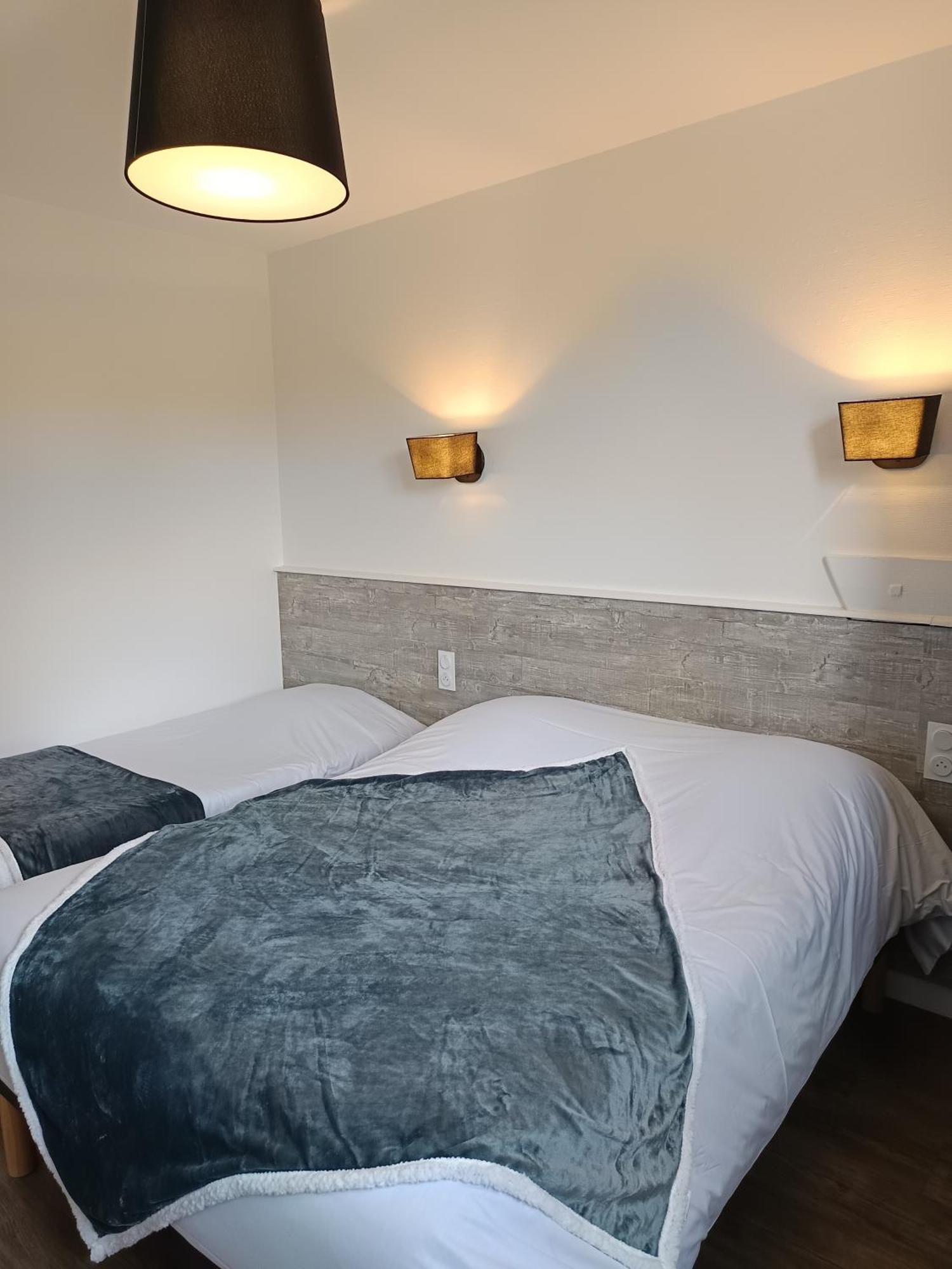 Le Relais Du Velors Hotell Beaumont-en-Véron Exteriör bild